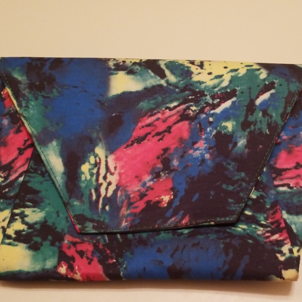 Beautiful in color. Envelope styled purse.